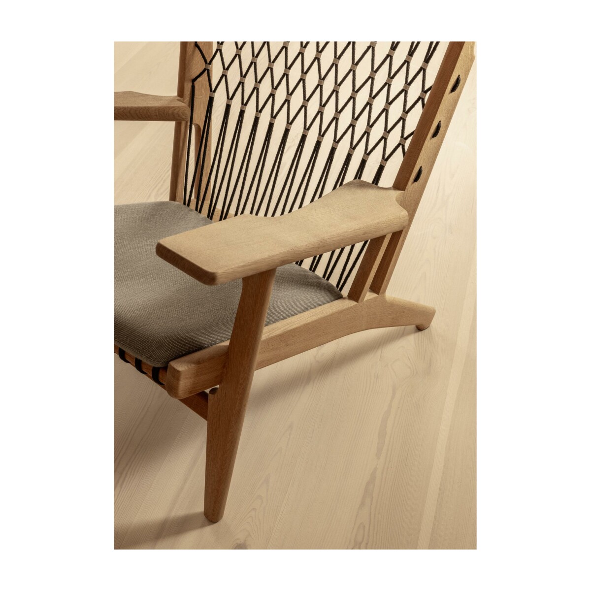 PP129 Web Chair oiled oak