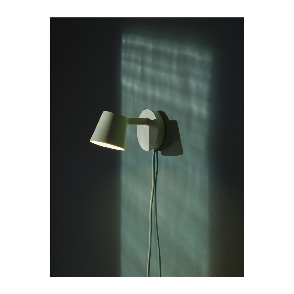 MUUTO Tip wall lamp light green